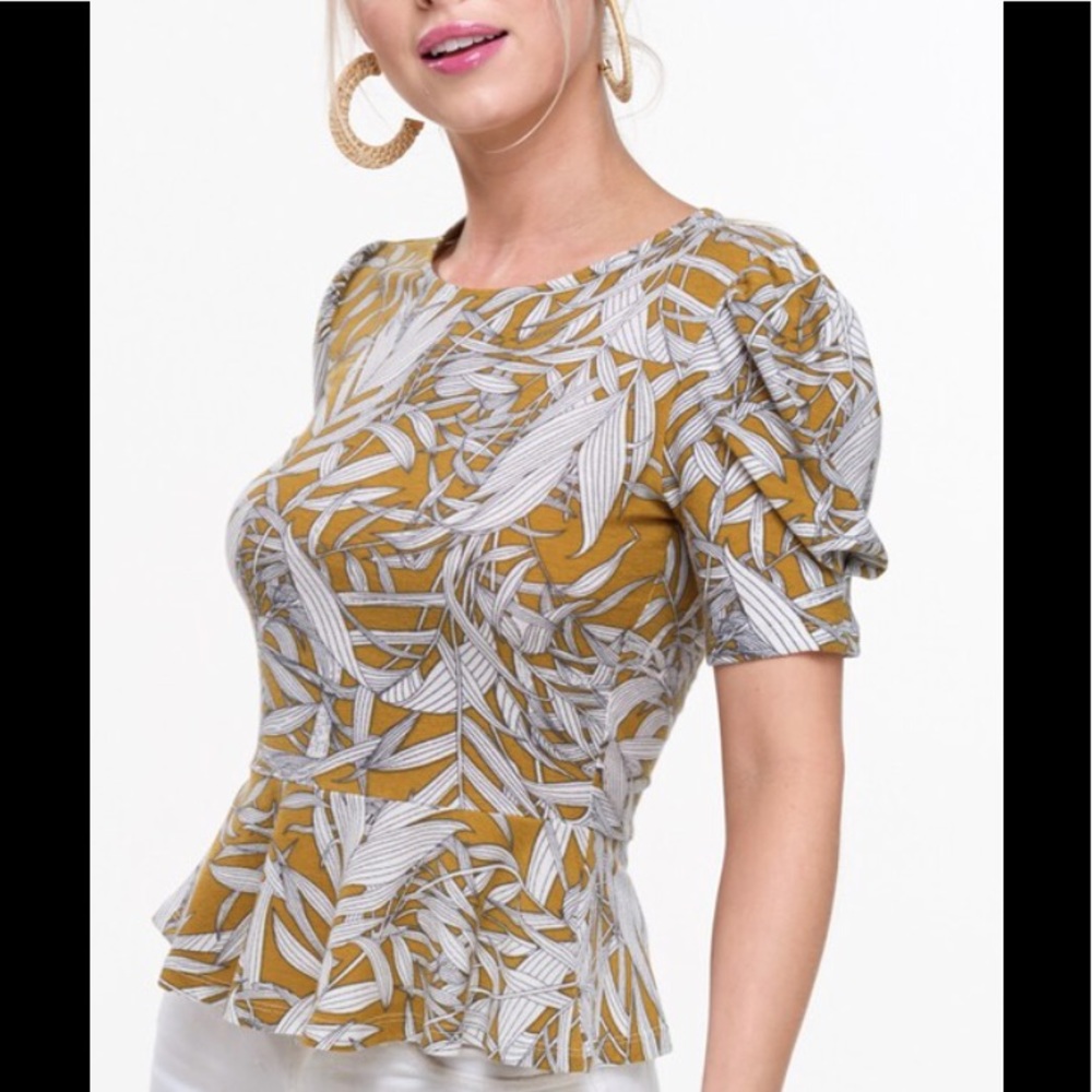 Leaf print puffed sleeve top